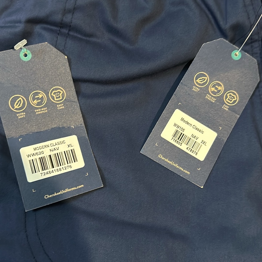NWT Navy blue scrubs women - Picture 4 of 6